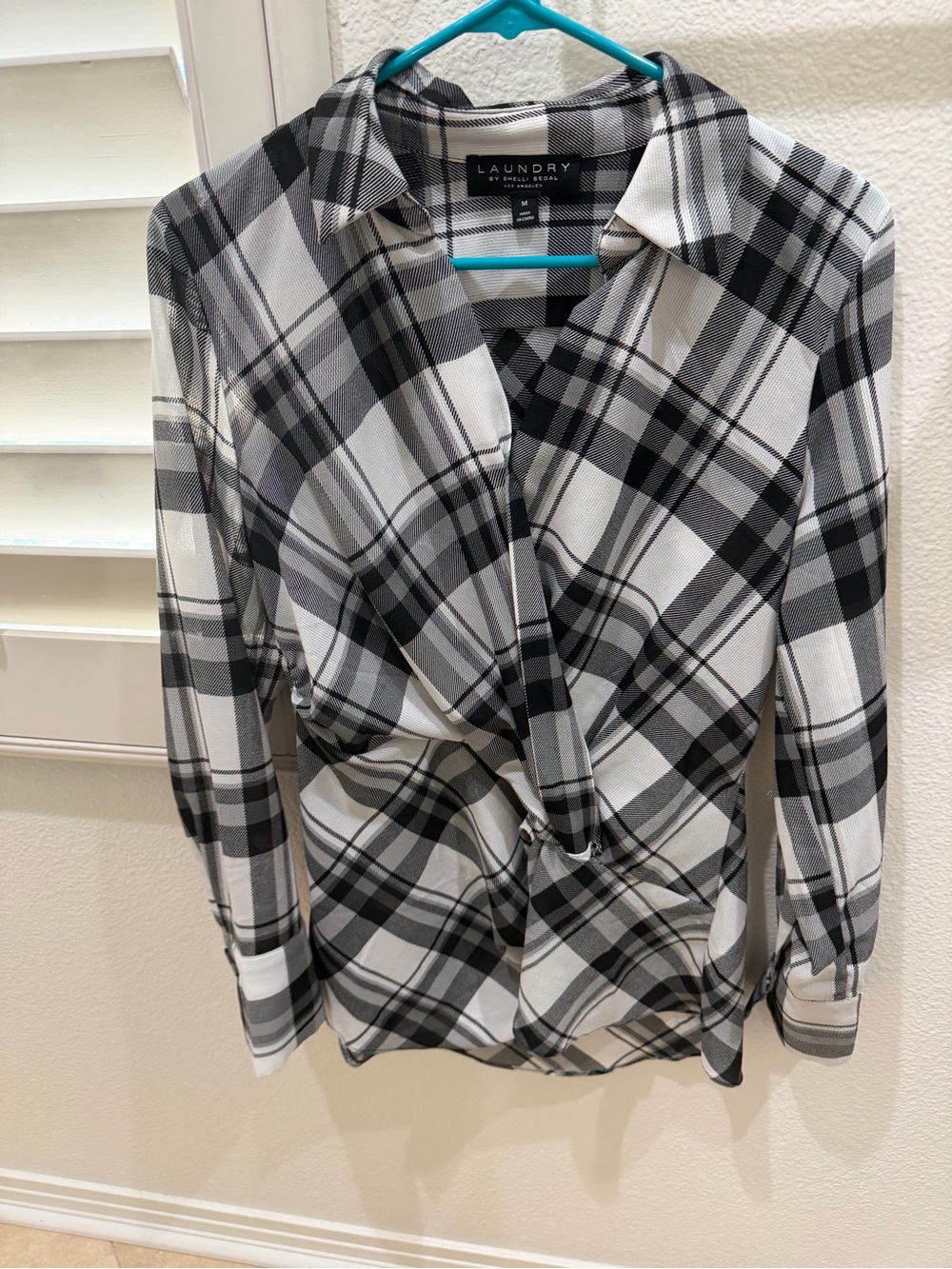 LAUNDRY by Shelli Segal Black and White Plaid Twist-Front Shirt